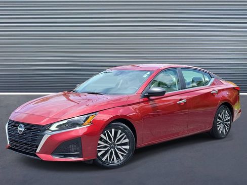 Used 2025 Nissan Altima 2.5 SV FWD image 1
