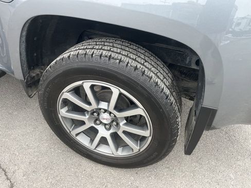 Used 2021 GMC Canyon Denali image 7