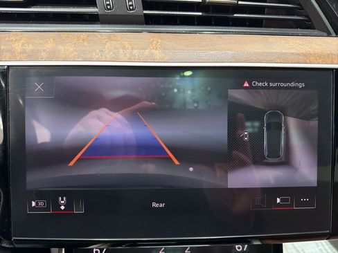 Used 2022 Audi e-tron Premium w/ Convenience Plus Package image 21