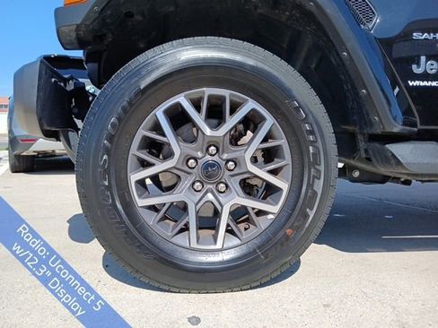 Used 2024 Jeep Wrangler Sahara image 5
