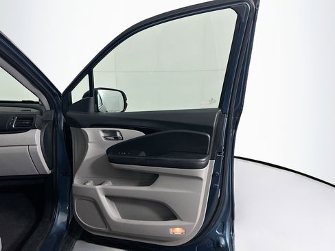 Used 2018 Honda Pilot Touring image 34