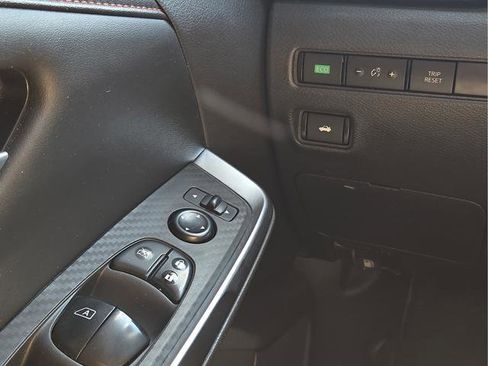 Used 2025 Nissan Sentra SR FWD image 13