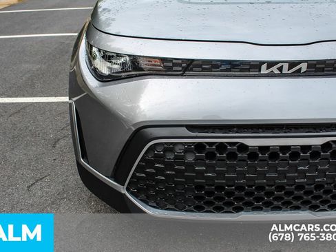 Used 2025 Kia Soul LX w/ LX Technology Package FWD image 11