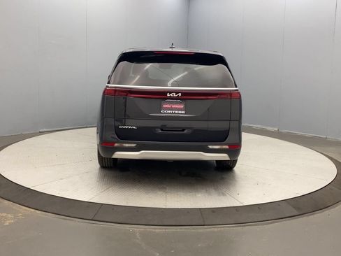 Used 2024 Kia Carnival EX FWD image 4