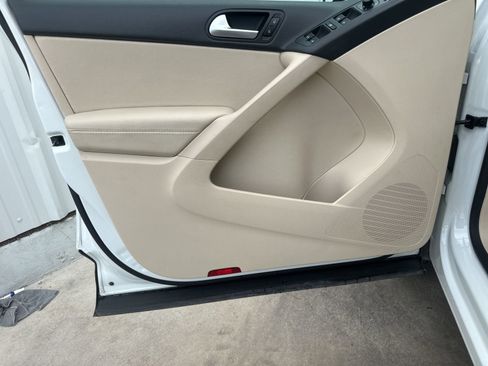 Used 2015 Volkswagen Tiguan S image 11