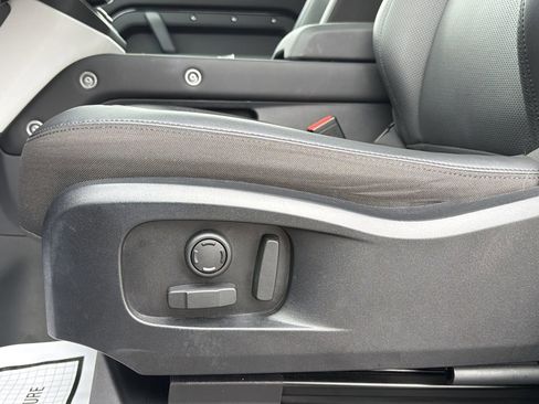 Used 2025 Land Rover Defender 110 S image 21