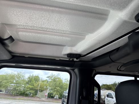 Used 2023 Jeep Wrangler Unlimited Sahara w/ Cold Weather Group AWD/4WD image 27
