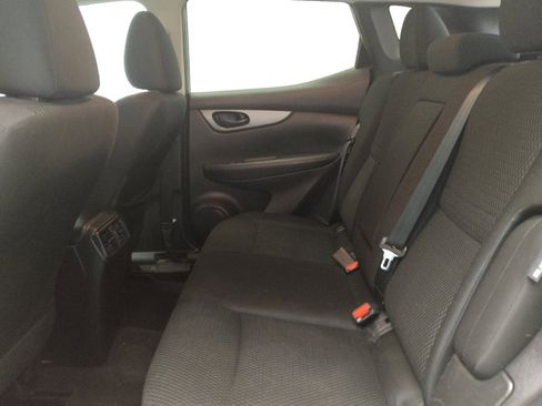 Used 2020 Nissan Rogue Sport S image 18