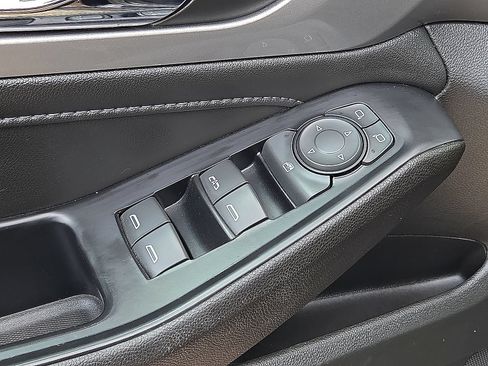 Used 2022 Chevrolet Traverse LT AWD/4WD image 23