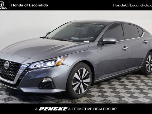 Used 2021 Nissan Altima 2.5 SV image 1