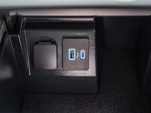 Used 2022 Ford Explorer XLT w/ Equipment Group 202A image 31