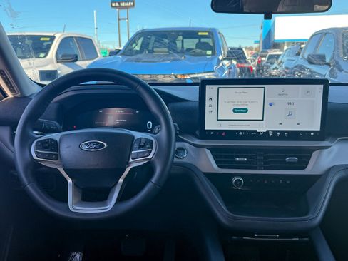 Used 2025 Ford Explorer Active image 24