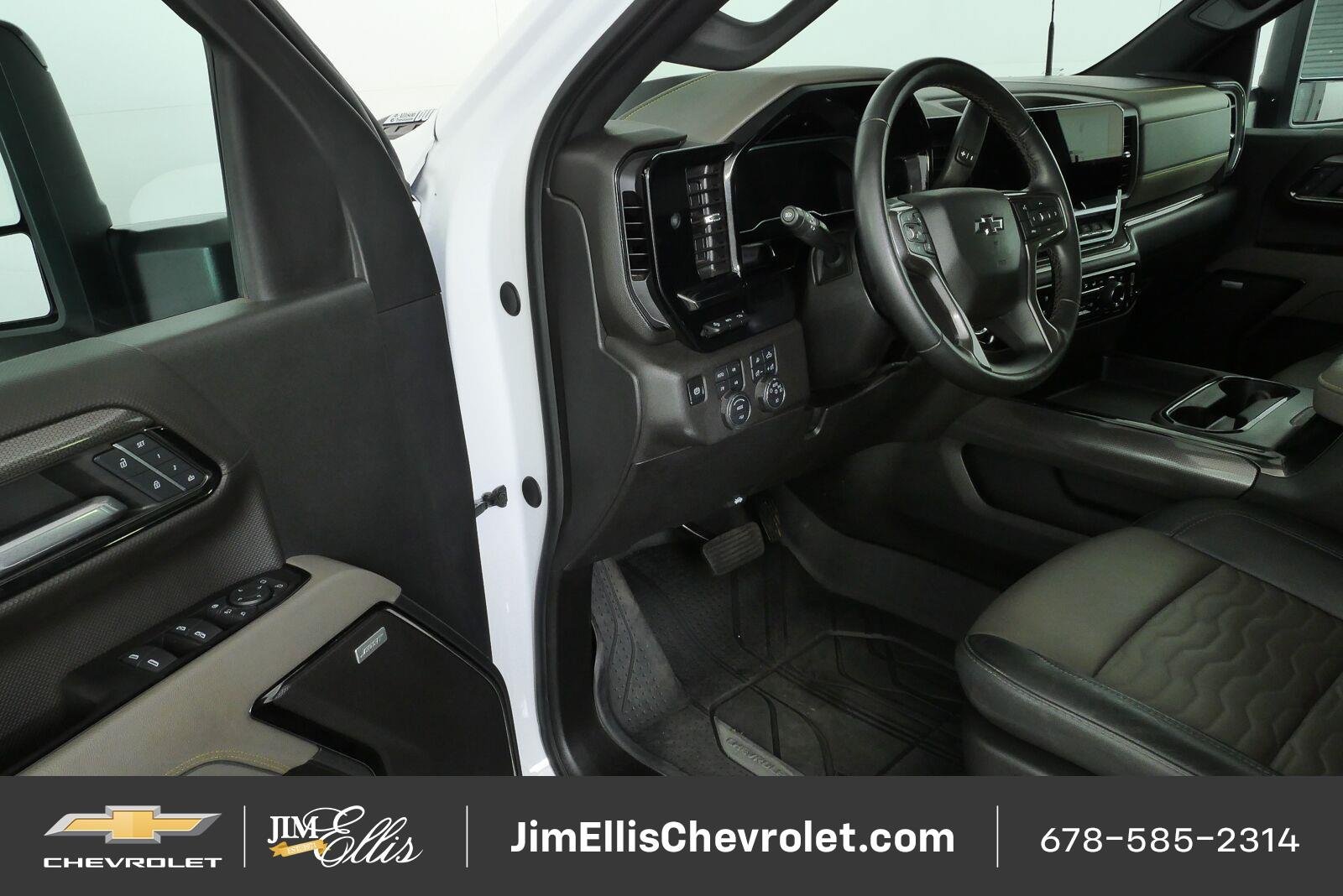 Used 2025 Chevrolet Silverado 2500 ZR2 w/ Technology Package AWD/4WD image 8