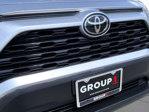 Used 2019 Toyota RAV4 XLE Premium FWD image 29