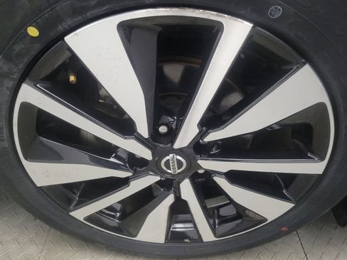 Used 2021 Nissan Sentra SV w/ SV Premium Package FWD image 31