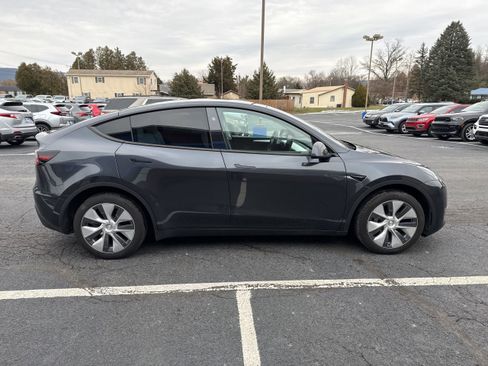 Used 2024 Tesla Model Y Long Range image 6