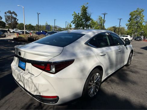 Used 2023 Lexus ES 300h w/ Accessory Package (Z2) FWD image 6