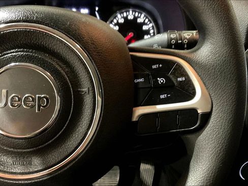 Used 2023 Jeep Renegade Latitude image 18