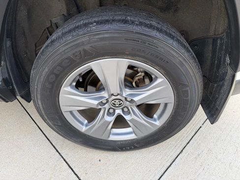 Used 2022 Toyota RAV4 XLE image 22