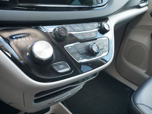 Used 2023 Chrysler Pacifica Touring-L FWD image 14