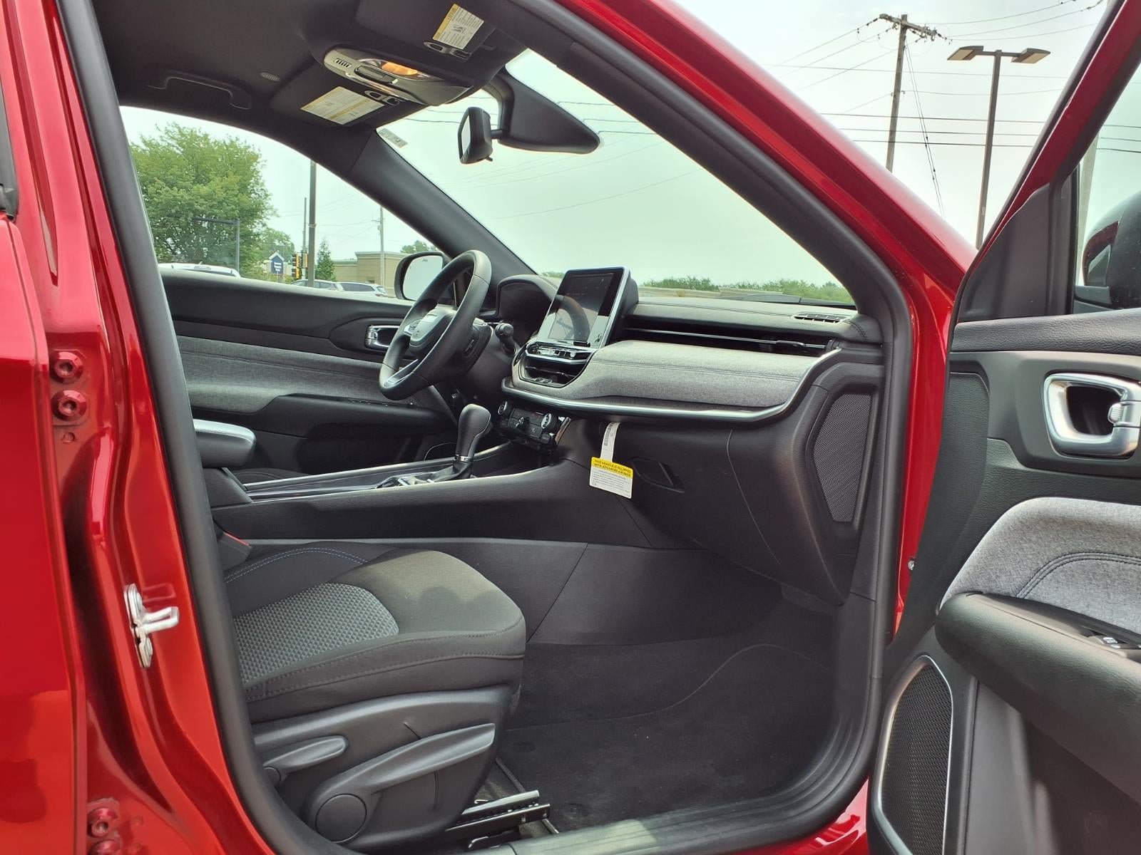 Used 2025 Jeep Compass Sport AWD/4WD image 21