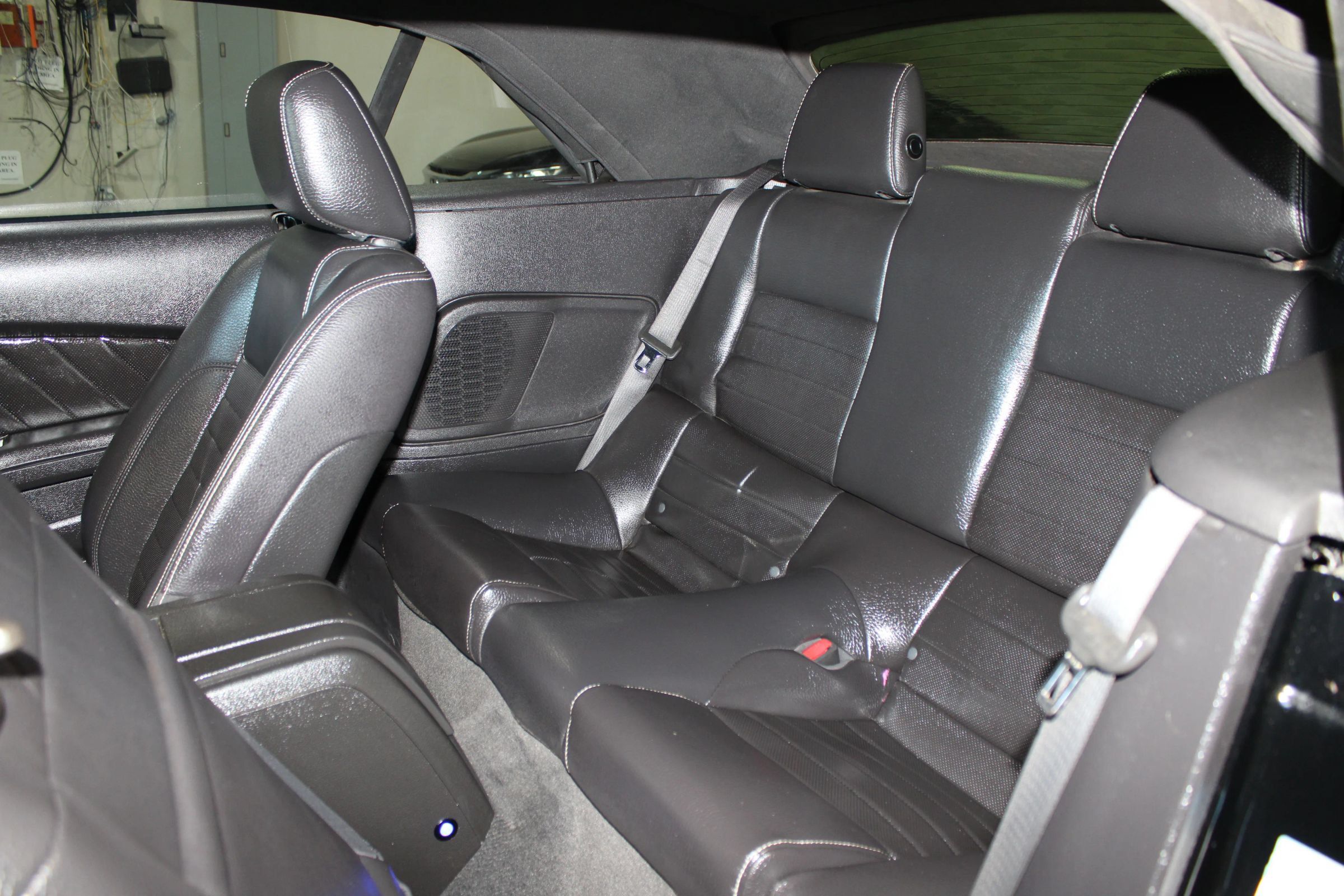 Used 2011 Ford Mustang GT Premium w/ Comfort Pkg RWD image 25