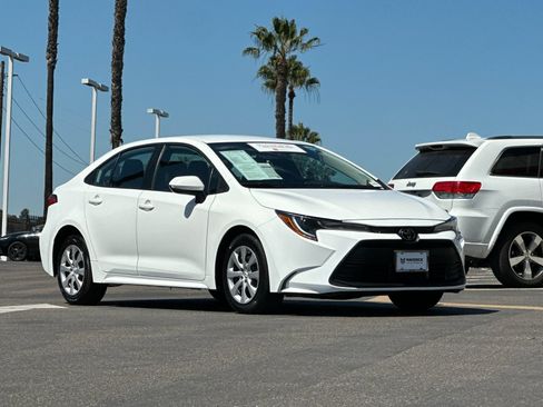 Used 2025 Toyota Corolla LE FWD image 8