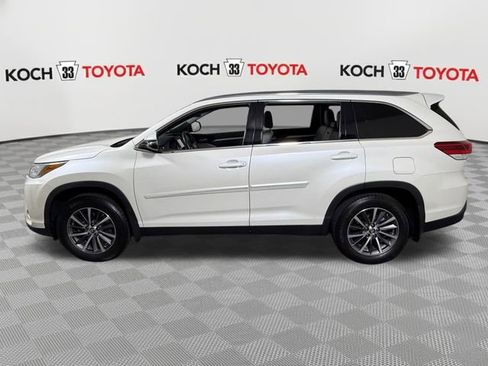 Used 2019 Toyota Highlander XLE AWD/4WD image 4