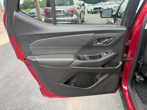 Used 2020 Chevrolet Traverse LT AWD/4WD image 17