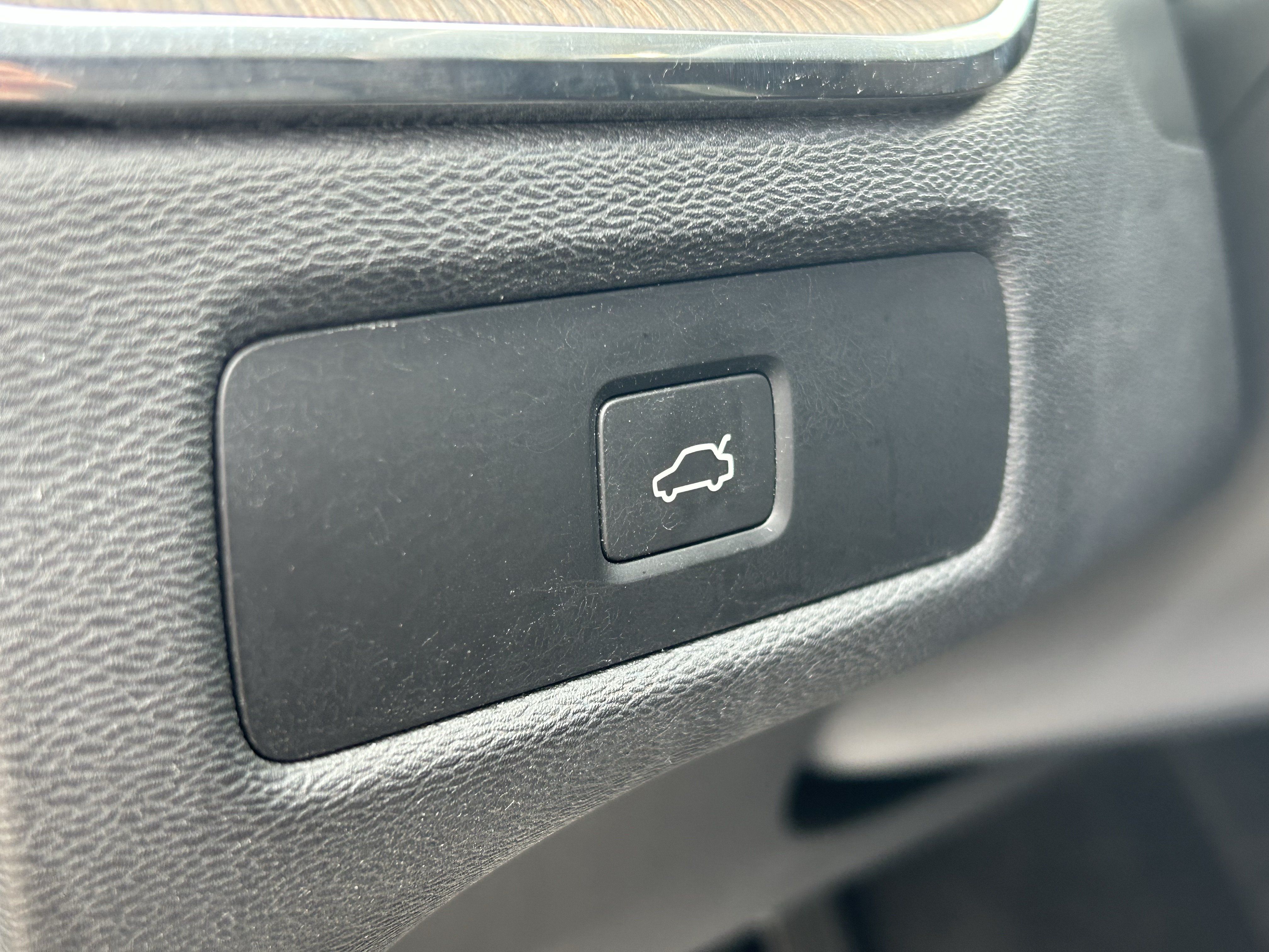 Used 2023 Volvo XC60 B5 Plus w/ Climate Package AWD/4WD image 15