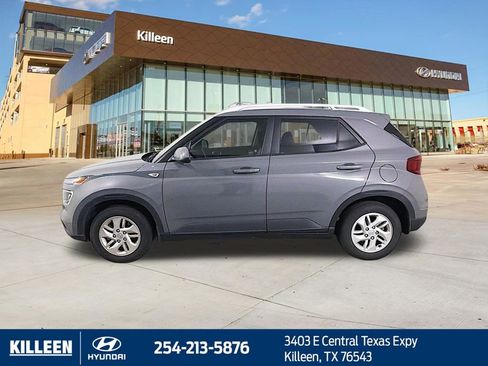 Used 2020 Hyundai Venue SEL FWD image 4