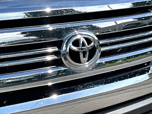 Used 2016 Toyota Tundra SR5 w/ SR5 Upgrade Package AWD/4WD image 11