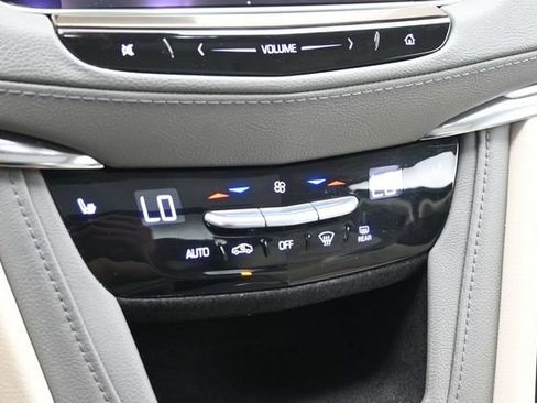 Used 2017 Cadillac XT5 Luxury w/ Driver Awareness Package AWD/4WD image 17