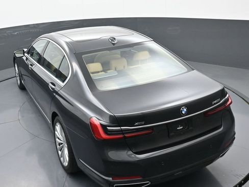 Used 2022 BMW 740i xDrive w/ Premium Package image 34