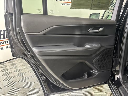 Used 2024 Jeep Grand Cherokee L Altitude AWD/4WD image 23