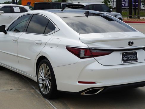 Certified 2022 Lexus ES 350 Ultra Luxury w/ Accessory Package 2 FWD image 8
