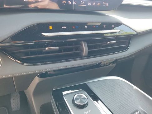 New 2025 Buick Enclave Sport Touring w/ Power Package image 24