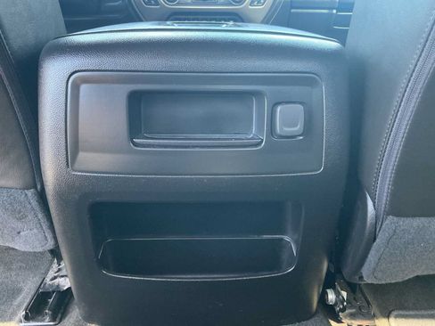 Used 2018 GMC Sierra 2500 Denali w/ Duramax Plus Package AWD/4WD image 16