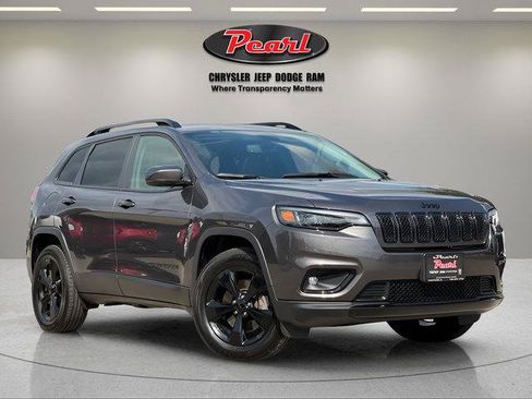 Certified 2019 Jeep Cherokee Latitude Plus AWD/4WD image 1