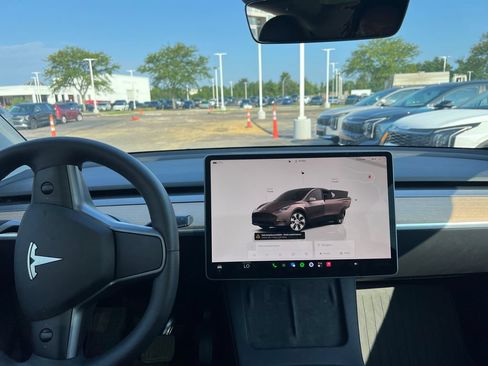 Used 2023 Tesla Model Y Long Range AWD/4WD image 11