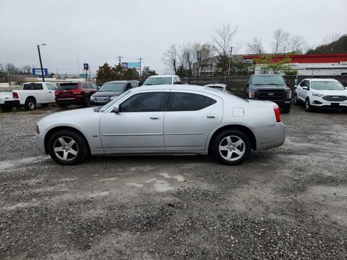 Used 2010 Dodge Charger SXT image 2