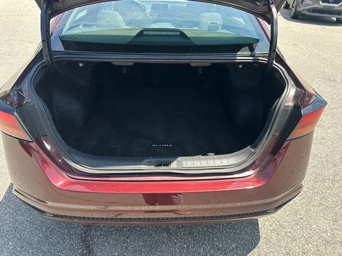 Used 2025 Nissan Altima 2.5 SV FWD image 10