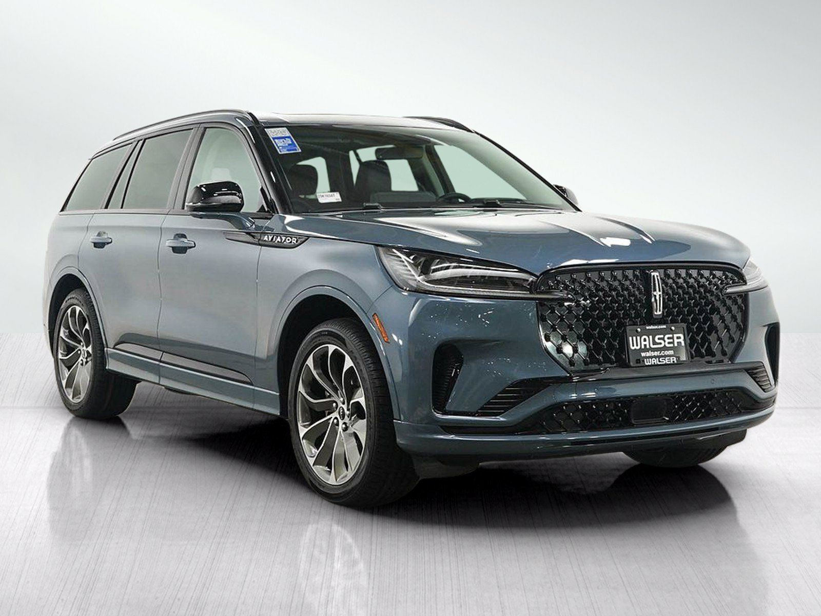 Used 2025 Lincoln Aviator AWD w/ Jet Appearance Package image 8