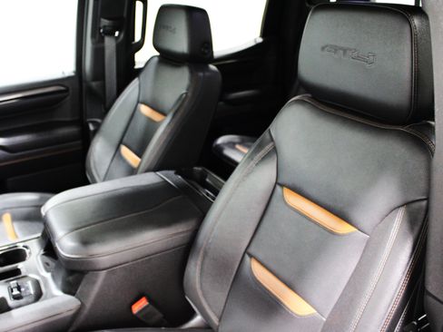 Used 2023 GMC Sierra 1500 AT4 w/ AT4 Preferred Package AWD/4WD image 4