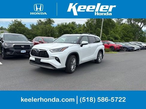 Used 2023 Toyota Highlander Platinum AWD/4WD image 1