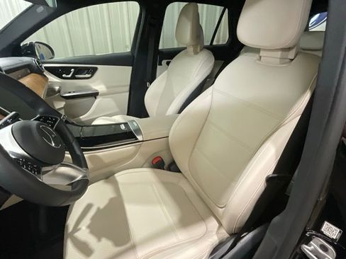 Used 2024 Mercedes-Benz GLC 300 4MATIC image 10