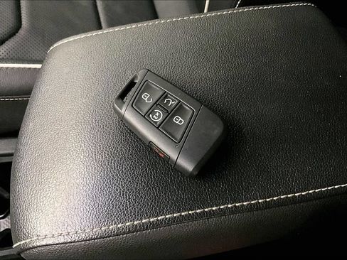 Used 2022 Volkswagen Tiguan SEL R-Line AWD/4WD image 33