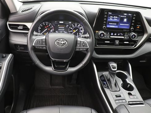 Used 2021 Toyota Highlander XLE image 12