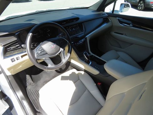 Used 2018 Cadillac XT5 AWD image 12