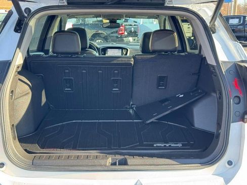 Used 2022 GMC Terrain AT4 w/ Infotainment Package II image 4